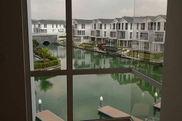 Emerald Bay @ Puteri harbour