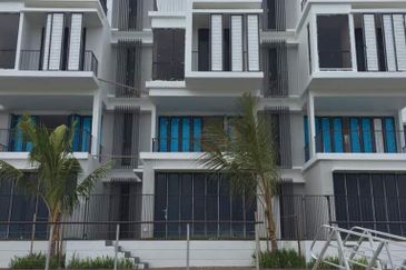 Emerald Bay @ Puteri harbour