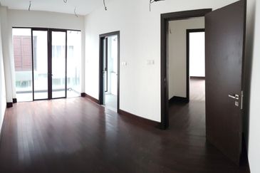 The Maisons, Perdana Lakeview East