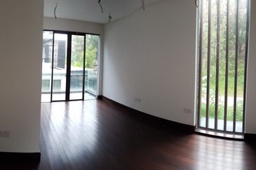 The Maisons, Perdana Lakeview East