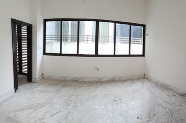 The Maisons, Perdana Lakeview East