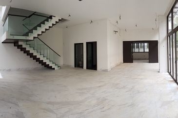 The Maisons, Perdana Lakeview East