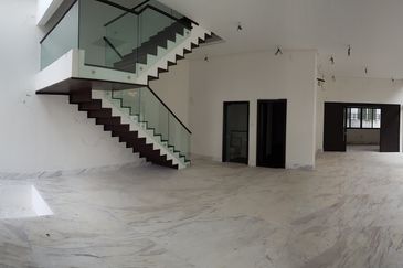 The Maisons, Perdana Lakeview East