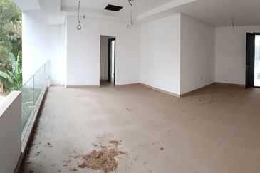 The Maisons, Perdana Lakeview East