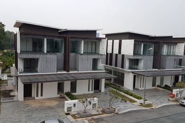 The Maisons, Perdana Lakeview East