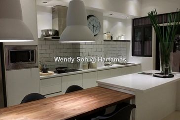 East Parc @ Menjalara