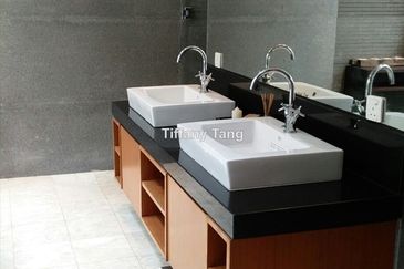 Resort-styled Custom-designed Bungalow (Must See!)