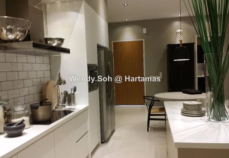 East Parc @ Menjalara