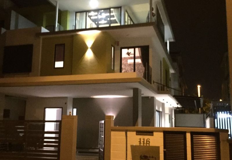 SEREMBAN 2, SAUJANA DUTA Semi D HOUSE FOR RENT