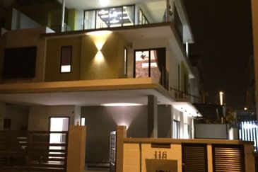 SEREMBAN 2, SAUJANA DUTA Semi D HOUSE FOR RENT