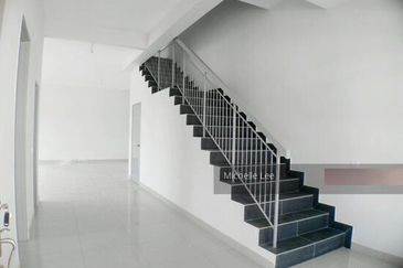 2 Storey CORNER House @ Bandar Rimbayu - Brand New (Subsale unit)
