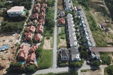 Bungalow lot behind puteri