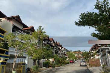 The Peak 2. 5 Storey SuperLink House, Taman Bukit Prima Near Taman Connaught, Len Sen