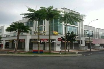 Corner Lot 3 Storey Shoplot @ Taman Equine, Seri Kembangan