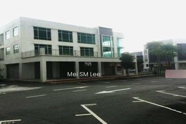 Corner Lot 3 Storey Shoplot @ Taman Equine, Seri Kembangan