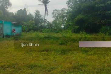 Lot Tanah Di Pantai Sepat