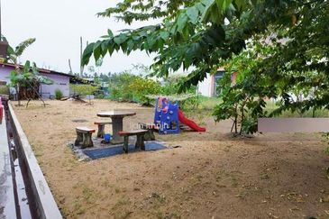 PECAHAN LOT 8015 TAMAN KETAPANG MAJU