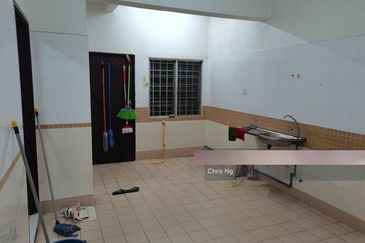 Jalan Anggerik Tania