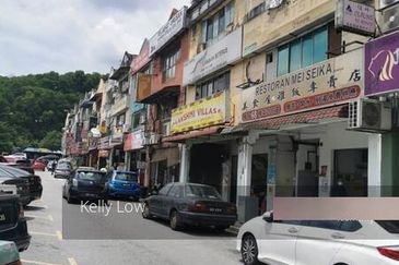 Bandar puchong jaya 3 Storey Shop @ helang