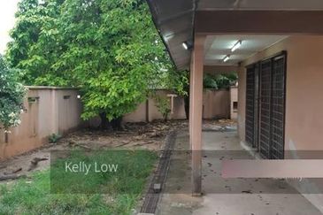 Bandar puchong jaya corner @tiong