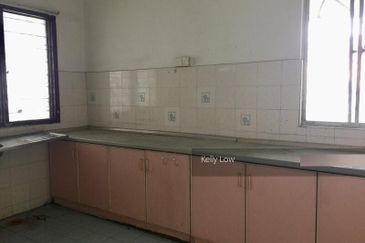 Bandar puchong jaya @ Bangau corner unit