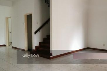Bandar puteri 8 @2. 5 Storey House