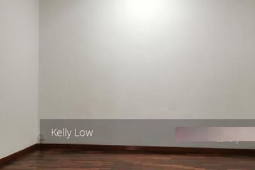 Bandar puteri 8 @2. 5 Storey House