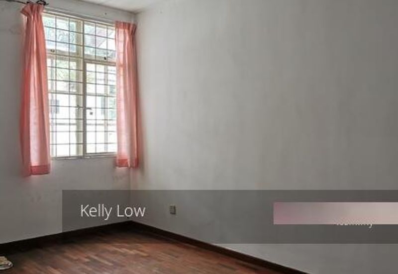 Bandar puteri 8 @2. 5 Storey House