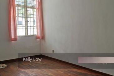 Bandar puteri 8 @2. 5 Storey House