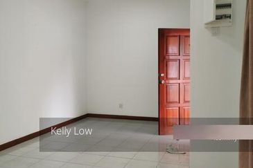 Bandar puteri 8 @2. 5 Storey House