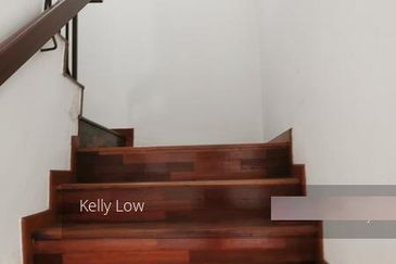 Bandar puteri 8 @2. 5 Storey House