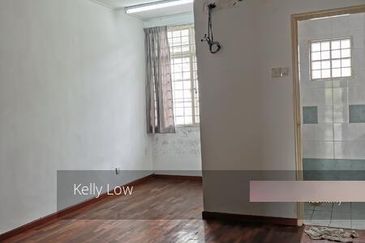 Bandar puteri 8 @2. 5 Storey House