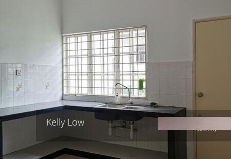 Bandar puteri 8 @2. 5 Storey House