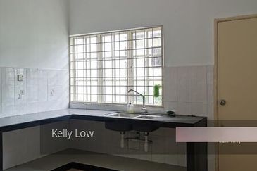 Bandar puteri 8 @2. 5 Storey House