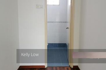 Bandar puteri 8 @2. 5 Storey House