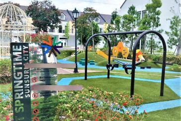 Monet Springtime @ Sunsuria City