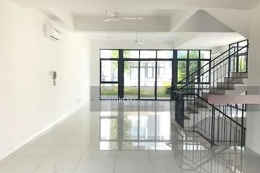 End Lot 3 Storey at 16 Quartz Taman Melawati