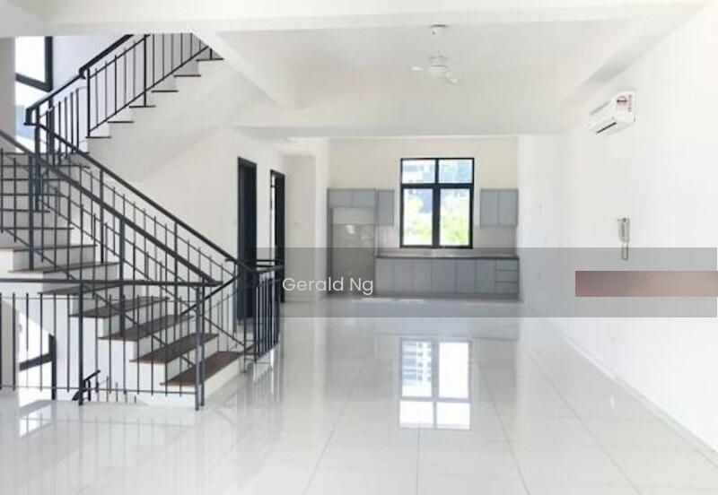 End Lot 3 Storey at 16 Quartz Taman Melawati