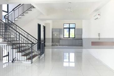 End Lot 3 Storey at 16 Quartz Taman Melawati