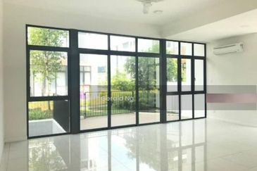 End Lot 3 Storey at 16 Quartz Taman Melawati