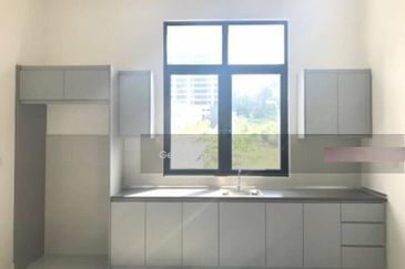 End Lot 3 Storey at 16 Quartz Taman Melawati