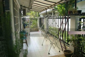 Corner 2 Storey Jalan A @ Taman Melawati