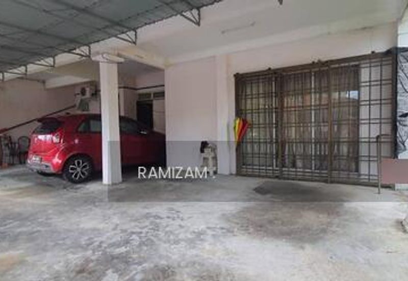 Taman Bunga Raya, Sepang