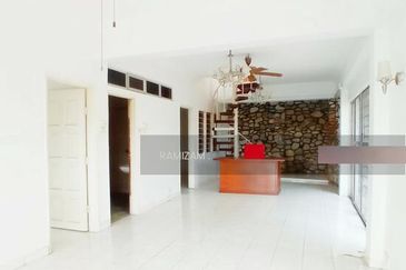 2 Storey Semi D Big Land Nice View Taman Melawati KL For Sale