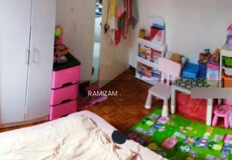 Sri Puteri (Earls Court), Ukay Perdana