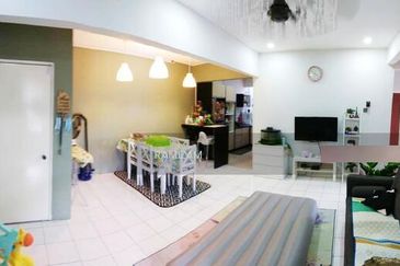 Sri Puteri (Earls Court), Ukay Perdana