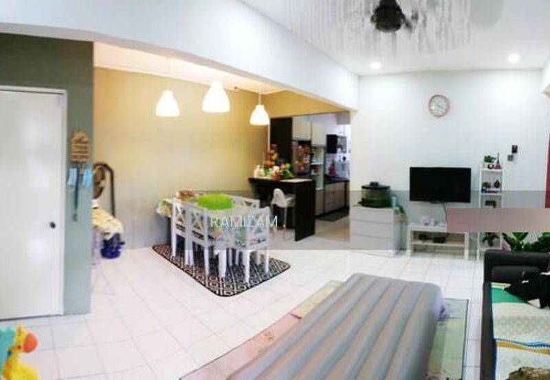 Sri Puteri (Earls Court), Ukay Perdana