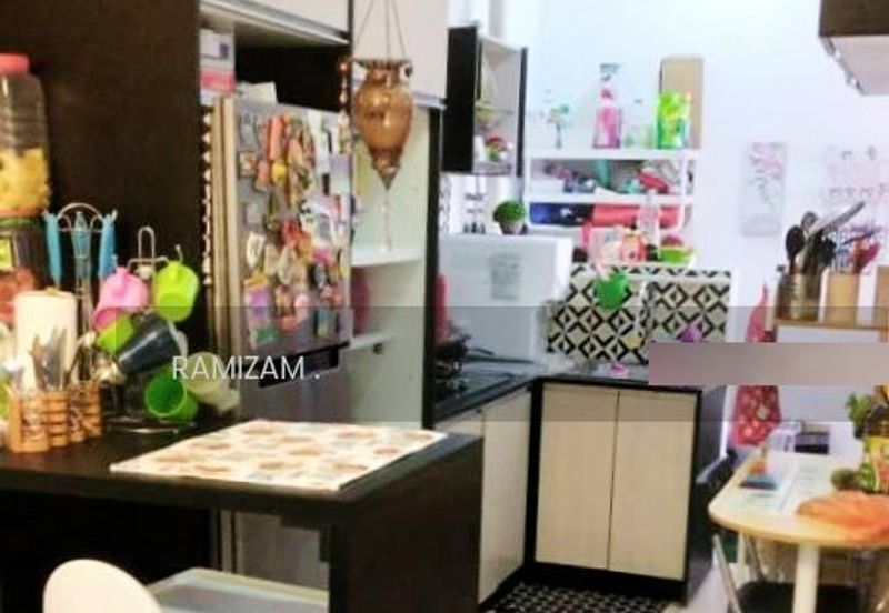 Sri Puteri (Earls Court), Ukay Perdana