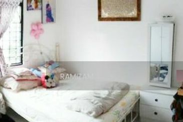 Sri Puteri (Earls Court), Ukay Perdana