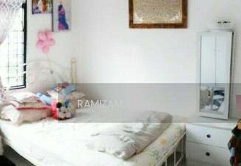 Sri Puteri (Earls Court), Ukay Perdana